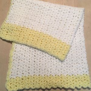 🧶EUC Crochet Baby Blanket White/Yellow Crib Size